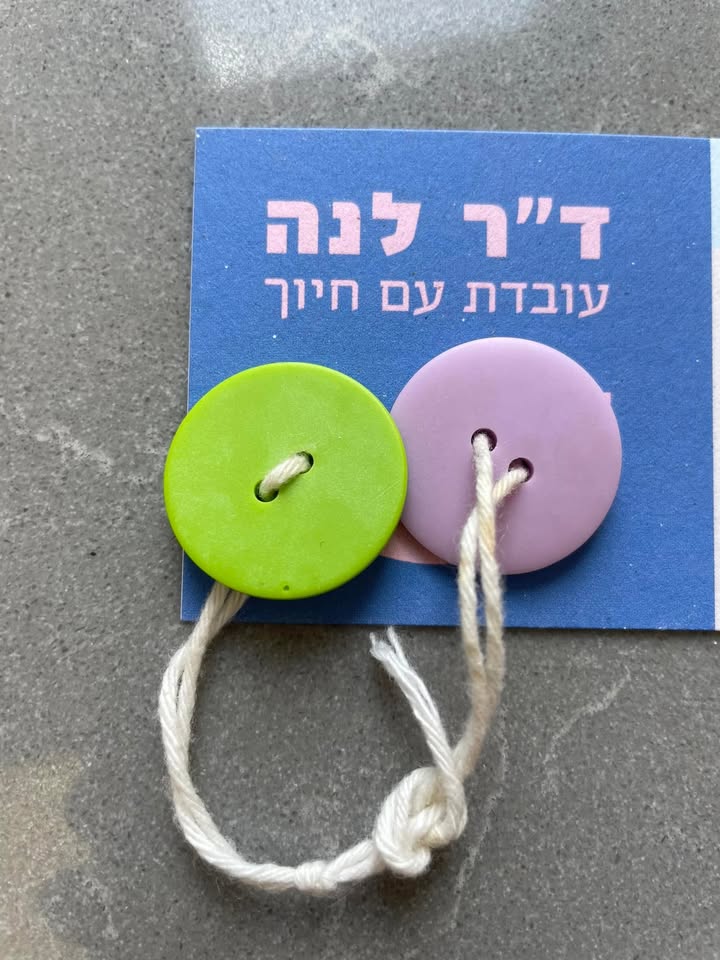 רופא שיניים שמסתכל על האף